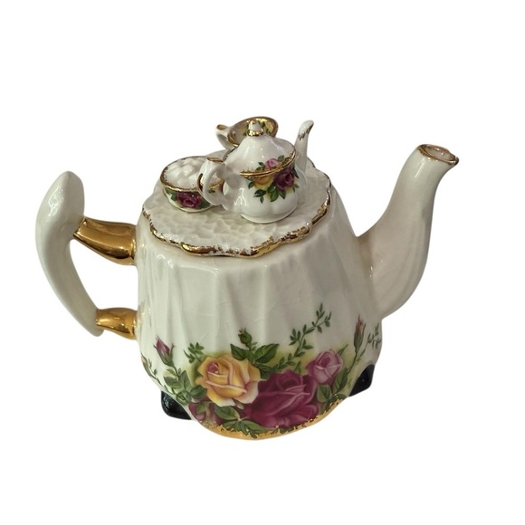 Royal Albert Old Country Rose Miniature Victorian Tea Service Teapot 3 1/2 in - Picture 3 of 5